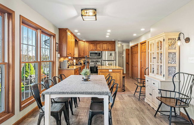 Laker's Pointe by Avantstay Lakefront Private Peninsula Hot Tub, Game Room - Foto 15