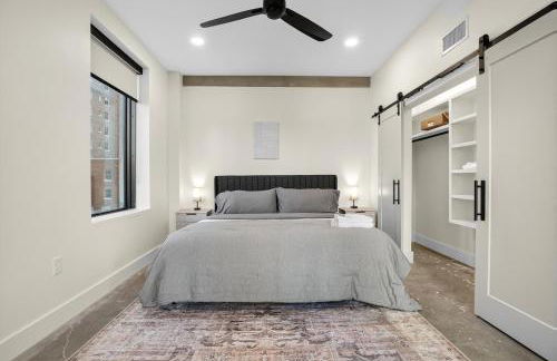 Chic Downtown Tulsa Beacon 2BR Stay - Foto 4