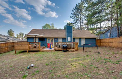 4 Mi to Airport: Atlanta Home w/ Deck & Hot Tub - Foto 4