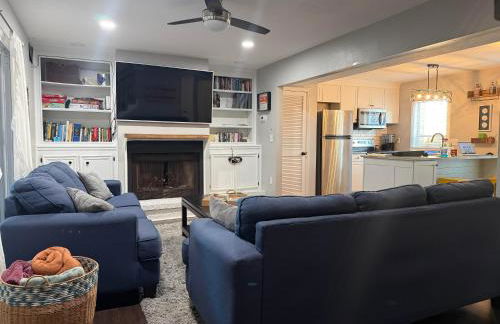 Full townhouse near Shem Creek & Downtown with Hot Tub - Photo 2