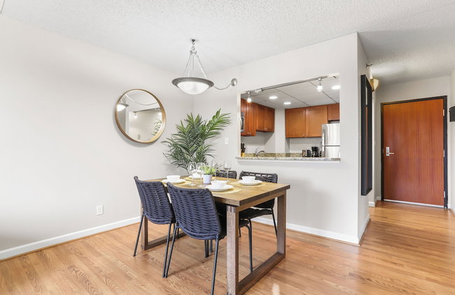 Crystal City Apartments near Reagan Airport - We Host - Photo 55