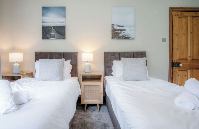 Hill House - 4 Bedroom - Llanrhidian - Photo 28