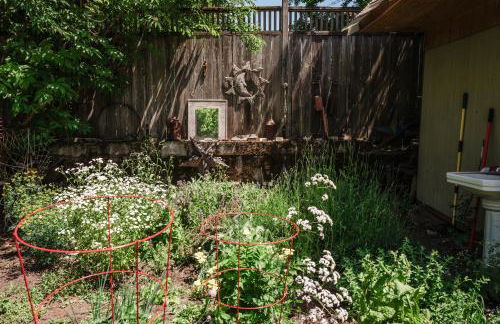 Southeast Portland Comfy & Eclectic Craftsman Home - Foto 42