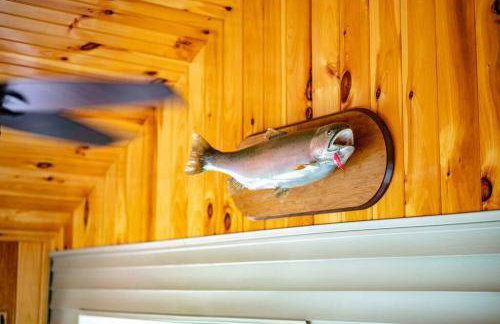 Spacious 5 Bedroom Cabin with Riverview & Black Lake Access - Foto 53