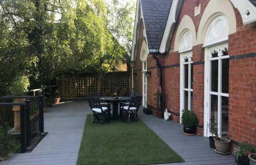 Garden Double Room with own door access and bathroom - Photo 7