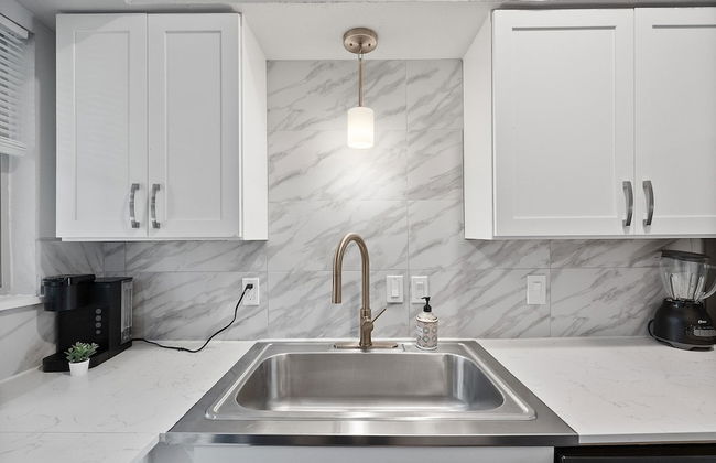 Stylish 1BR Zilker Evonify - Photo 34