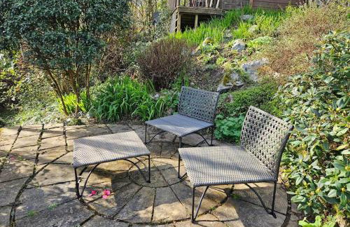 Treetops Lodge, private Cornish hideaway, parking, garden - Foto 27