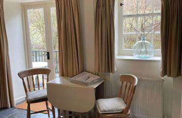 Cosy River Cottage in Brecon with a Fireplace - Photo 21