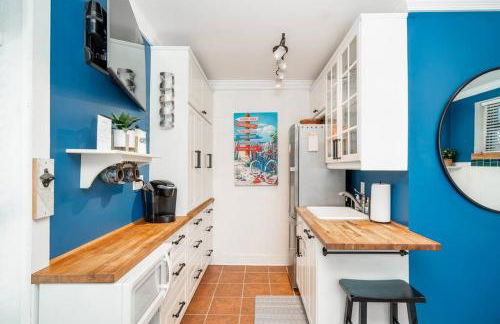 Why Knot Getaway…Rooftop with WaterView! Unit F - Foto 24