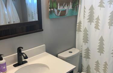 Beautiful Bungalow and Bunk House, Close to Lake - Foto 15