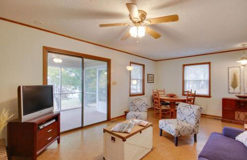 Lakefront House with Boat Ramp, Dock and Sunset Views! - Foto 6