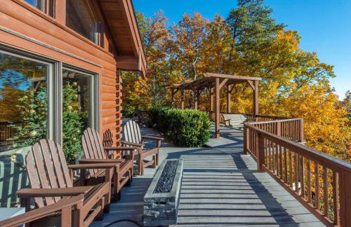 A Celestial Chalet Pets, Hot Tub & Mountain View - Photo 33