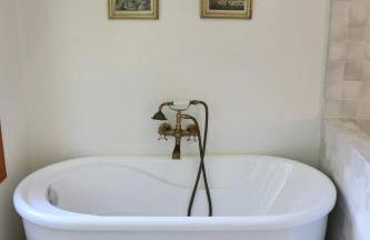 Lux, designer 8-acre retreat with private creek - Foto 12