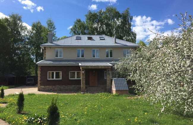 House on the Volga Zavidovo - Photo 1