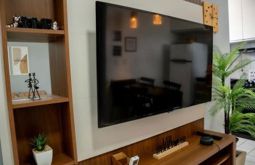 Apto com Varanda, Vista e Piscina a 50m da Praia - Foto 9