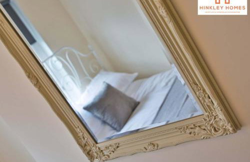 Centrally Tucked Away Private 4bed - Free parking! By Hinkley Homes Short Lets & Serviced Accommodation - Foto 13