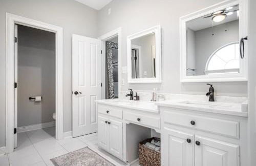 Bayou Breeze Retreat with Pool & River Access - Foto 9