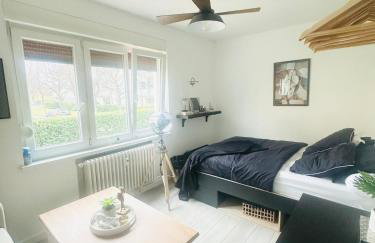 Charming and Cozy Apartment - Photo 2