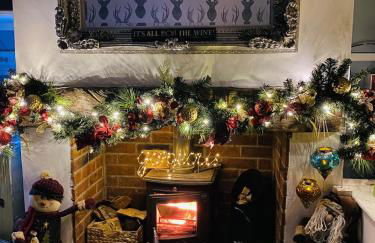 Two bedroomed Cosy cottage close to Wakefield and motorway networks Ideal for long stays and contractors - Foto 9