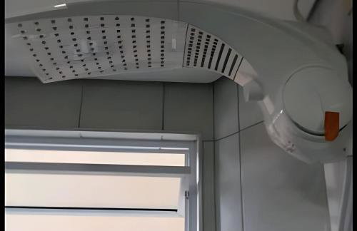 Moderno Apto no Gonzaga a UMA quadra da Praia - Foto 7