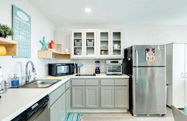 Seaside and Breezy Condo at the Victorian - Foto 51