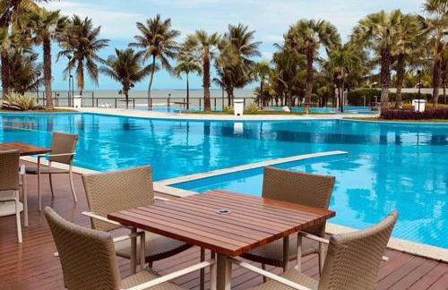 Apartamento a beira-mar com piscina - Foto 18