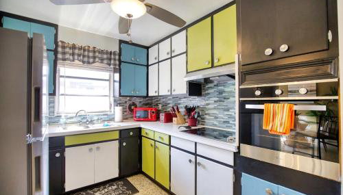 Retro-Inspired Stay BBQ Patio Close to Downtown - Foto 3