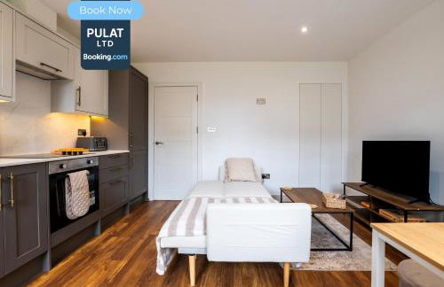 3BR Flat By Pulat Short Lets & Serviced Accommodation London With Pool Table, SmartTV & AC - Foto 21