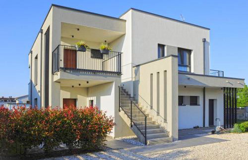 Black & White Studios - Photo 2