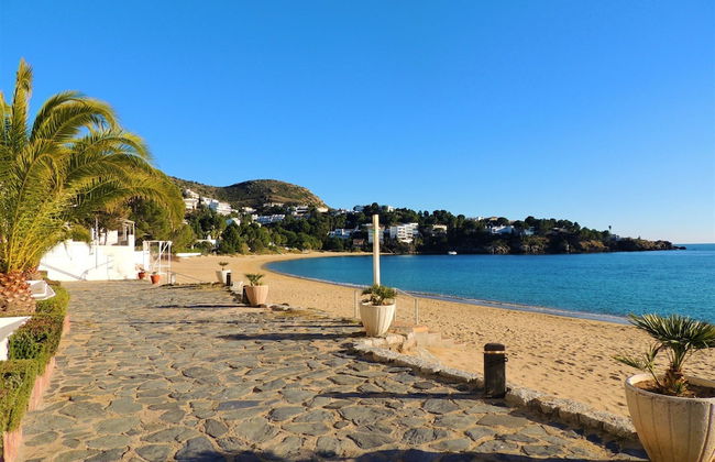 Romantic Apartment With View - Photo 24