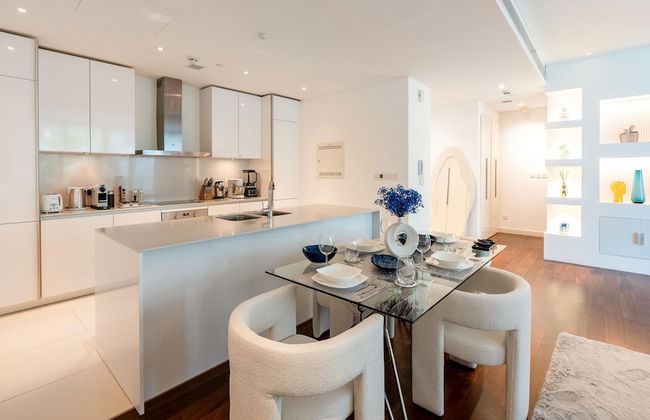 Trendy City Walk Living w Pool View Balcony - Photo 5