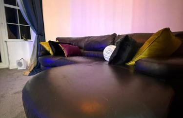 Home away Tamworth Staffordshire 4 Bedroom 3 Bathroom - Semi Detached House - Foto 18