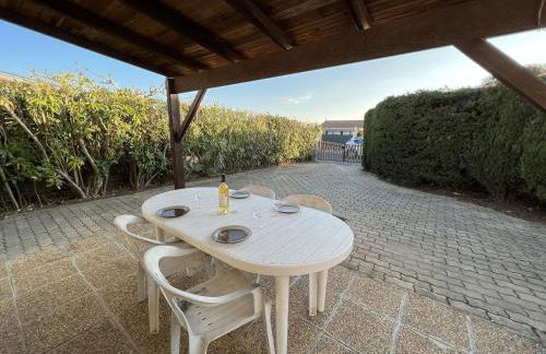 Maison avec Cour, Piscine Sécurisée, Climatisation, 3 Chambres, Proche Plage, 8 Personnes - FR-1-701-33 - Foto 4