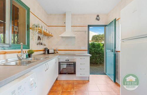 Casa Perez - family home with pool - Photo 12