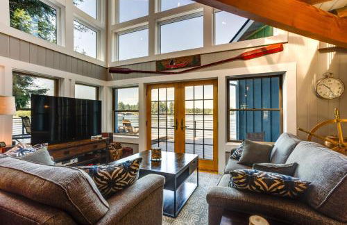 Gorgeous Long Lake Home with Dock, Kayak, SUP and More - Foto 4