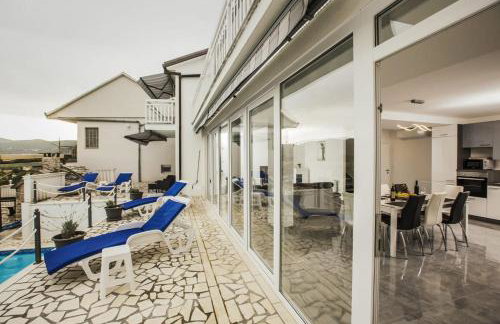 Holiday home Leko with outdoor pool and hot tub , can fit 22 people - Foto 31