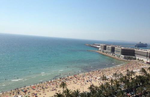 Apartment with Terrace and Sea View - Photo 9