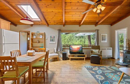 Red Cabin in Twain Harte - King bed - Photo 20