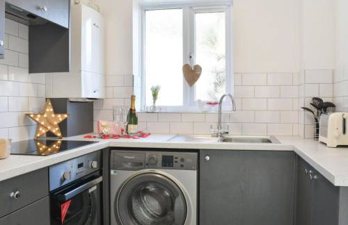 The Sashes - Stylish Apartment - FREE Parking - Ultrafast WIFI - Smart TV - Netflix - sleeps up to 6! Close to Poole Town Center & Sandbanks & Bournemouth - Foto 7