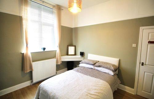 Large Bungalow - Sleeps 8 - 3 Large Beds - 2 Bathrooms - Off Street Parking - Pets Welcome - Very Large Enclosed Gardens - Fast Wifi - Foto 5