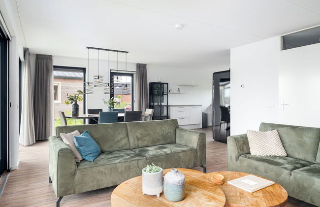 Holiday Home With Private Jetty on Water - Foto 20