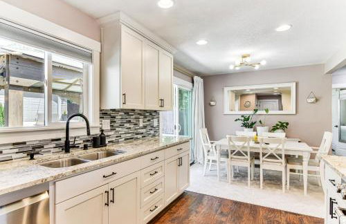 7 Mi to Vancouver Waterfront Sleek Home with Yard! - Foto 11