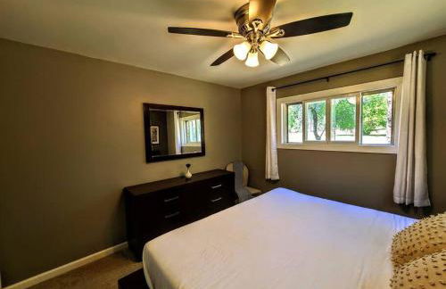 Ultra Comfy, Spotless & Spacious, Private Home in Boyne, Dogs Ok, Walk to Town - Foto 25