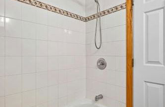 2 Bed Apt w/ Office, Free Parking, Near Wrigley - Foto 20