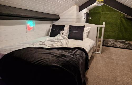 Stylish and Modern 7 Bedroom house near Brecon Beacons - Photo 29