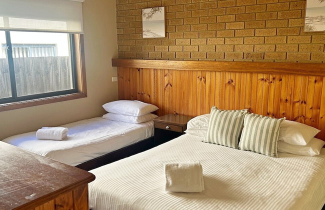 Ocean Bridge Lakes Entrance - Photo 16