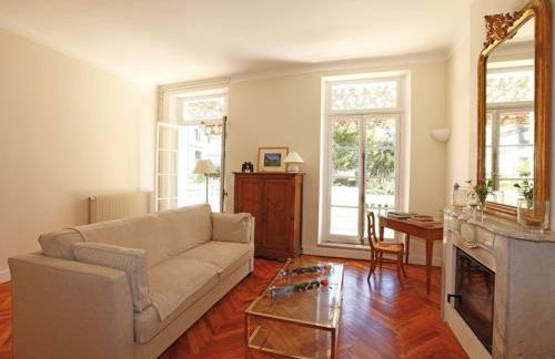 PALMERAIE - Magnifique appartement d'époque avec Vue Mer 4 personnes avec terrasse Le Port Nice - Photo 11