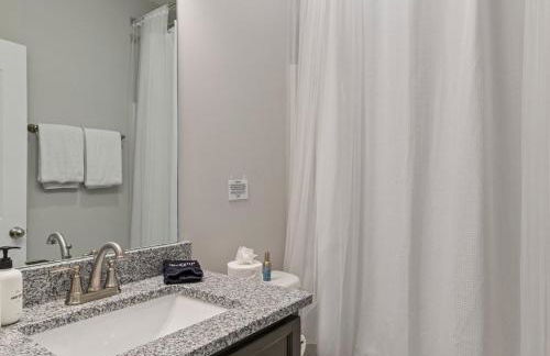 Cottage with 3 King Beds, 3 min to Marina, Fire Pit - Foto 62