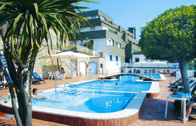 Holiday Flat in Pretty Residence With Communal Pool in Pietra Ligure - Foto 9