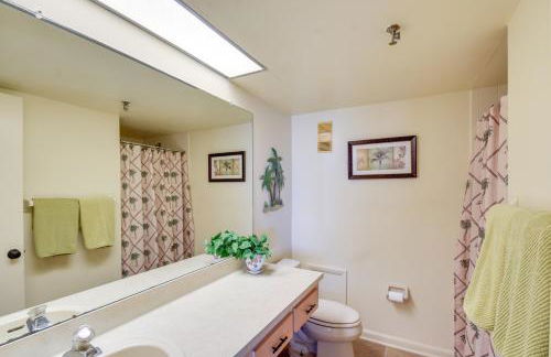 Walk to Madeira Beach Coastal Condo with Balcony - Photo 12